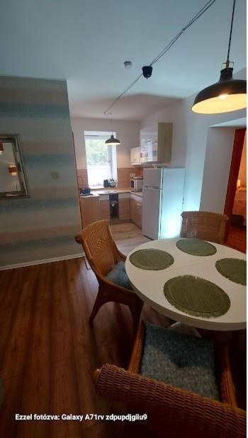 Kikelet Udvarhaz Apartment