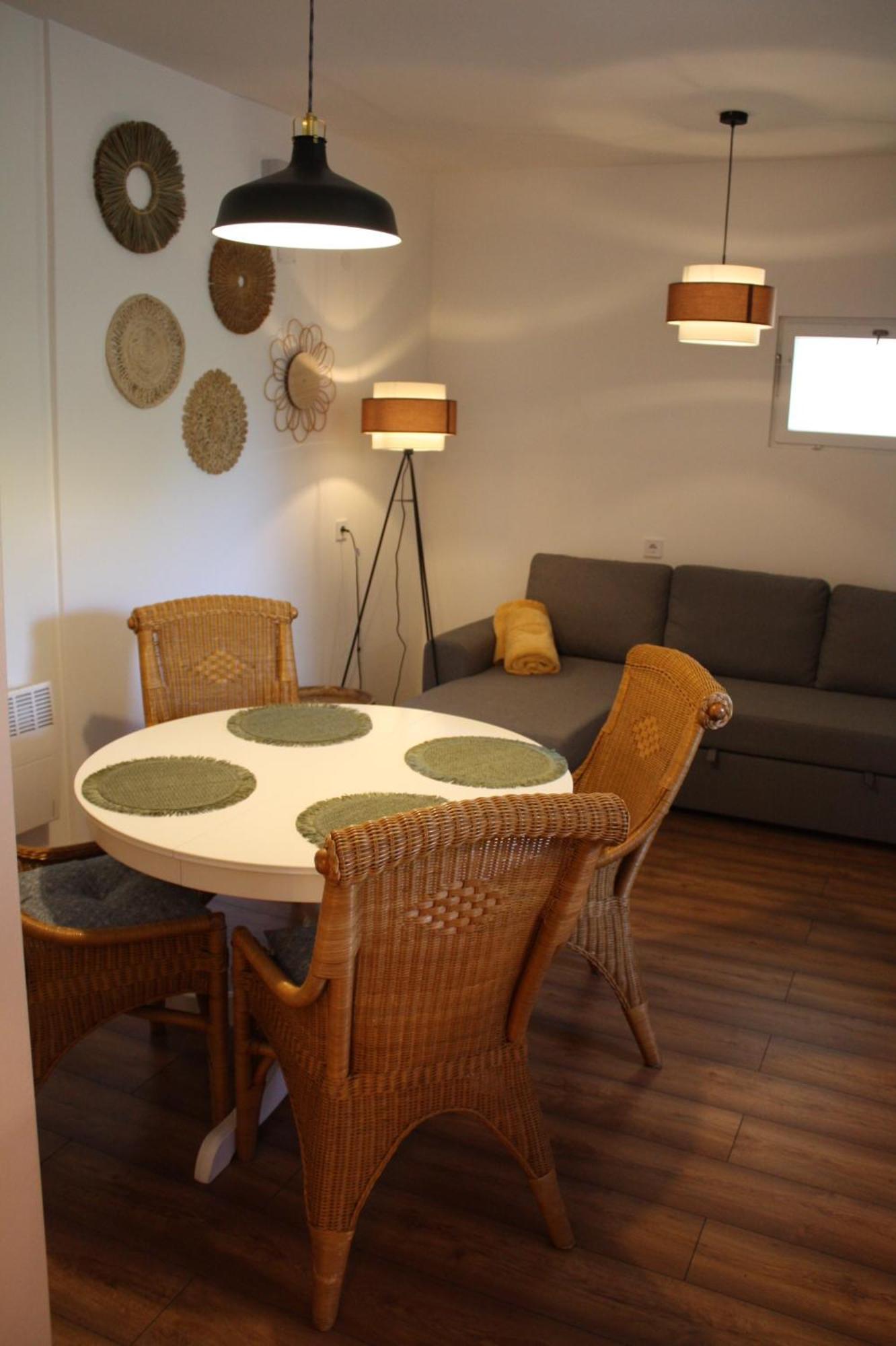 Kikelet Udvarhaz Apartment *